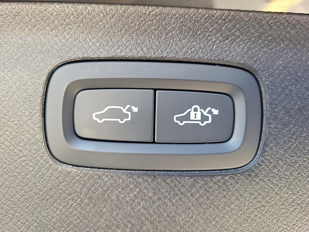 new 2025 Volvo XC90 car, priced at $60,705