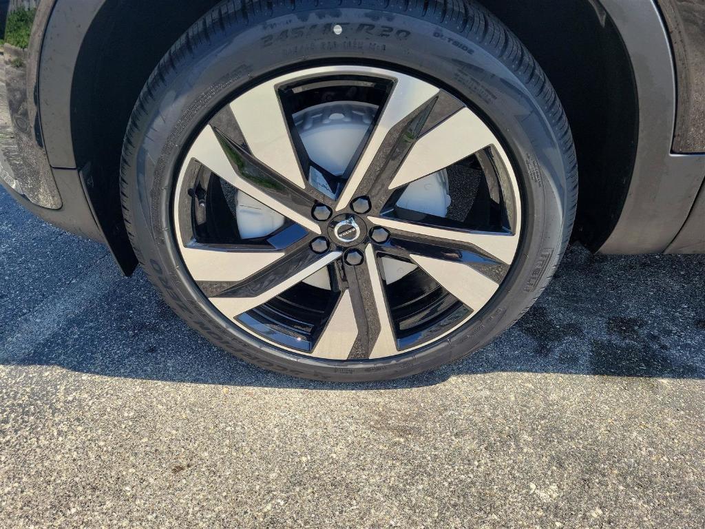 new 2025 Volvo XC40 car, priced at $52,015