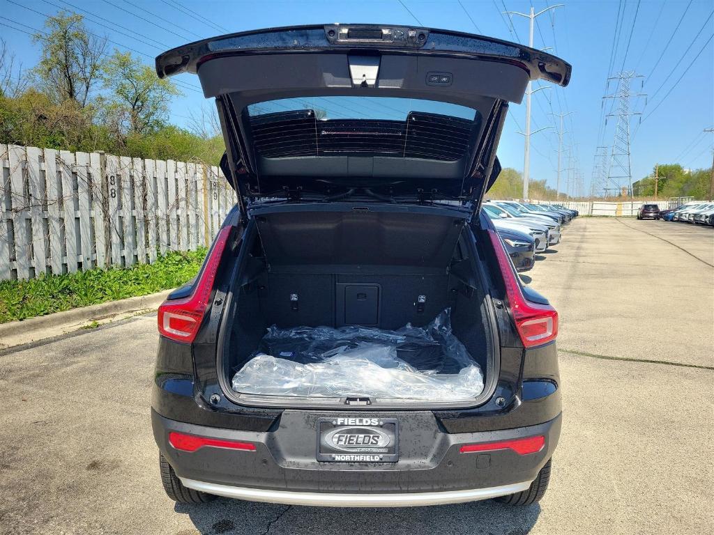 new 2025 Volvo XC40 car, priced at $52,015