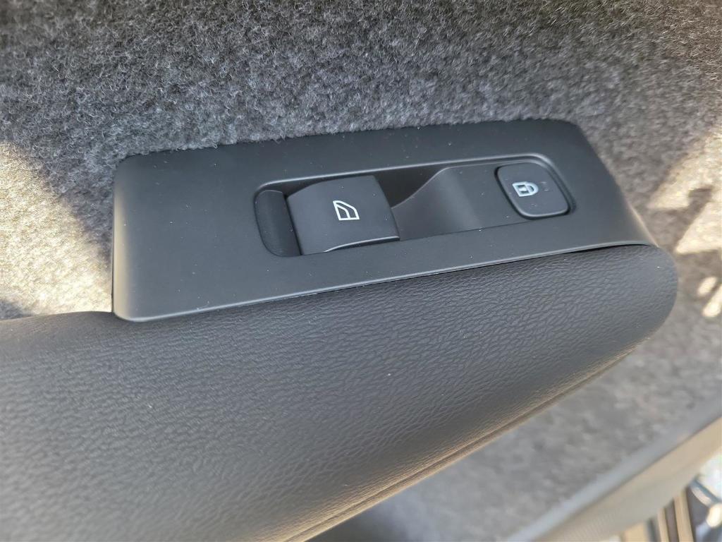 new 2025 Volvo XC40 car, priced at $52,015