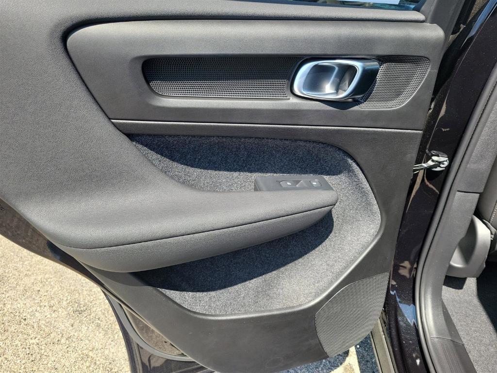 new 2025 Volvo XC40 car, priced at $52,015