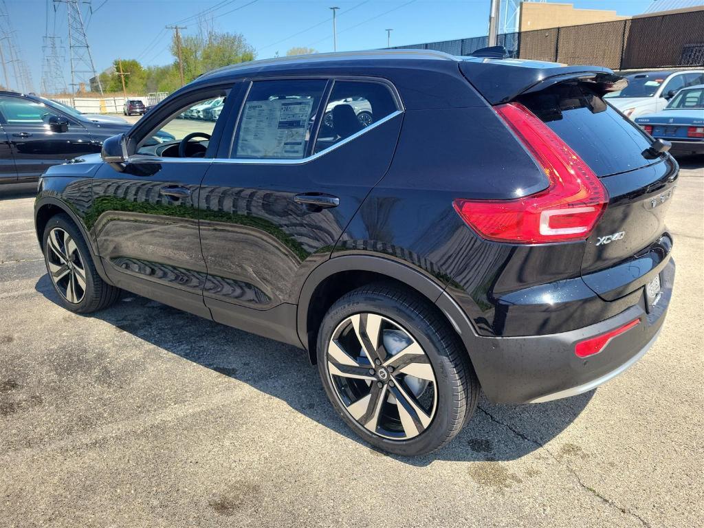 new 2025 Volvo XC40 car, priced at $52,015