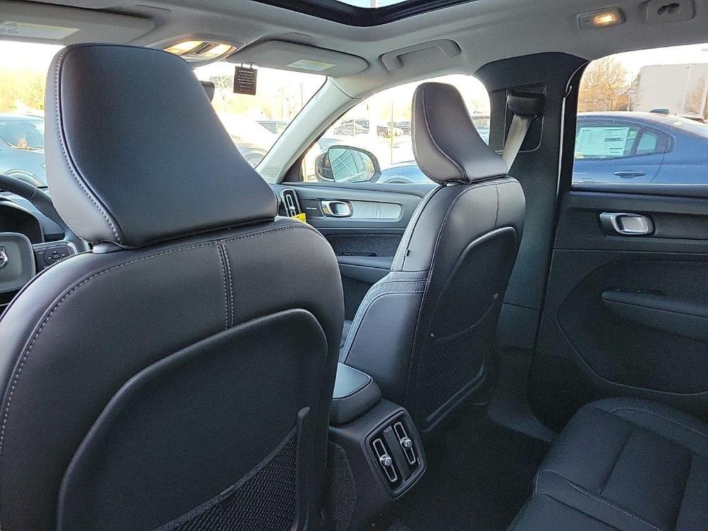 new 2025 Volvo XC40 car, priced at $52,015