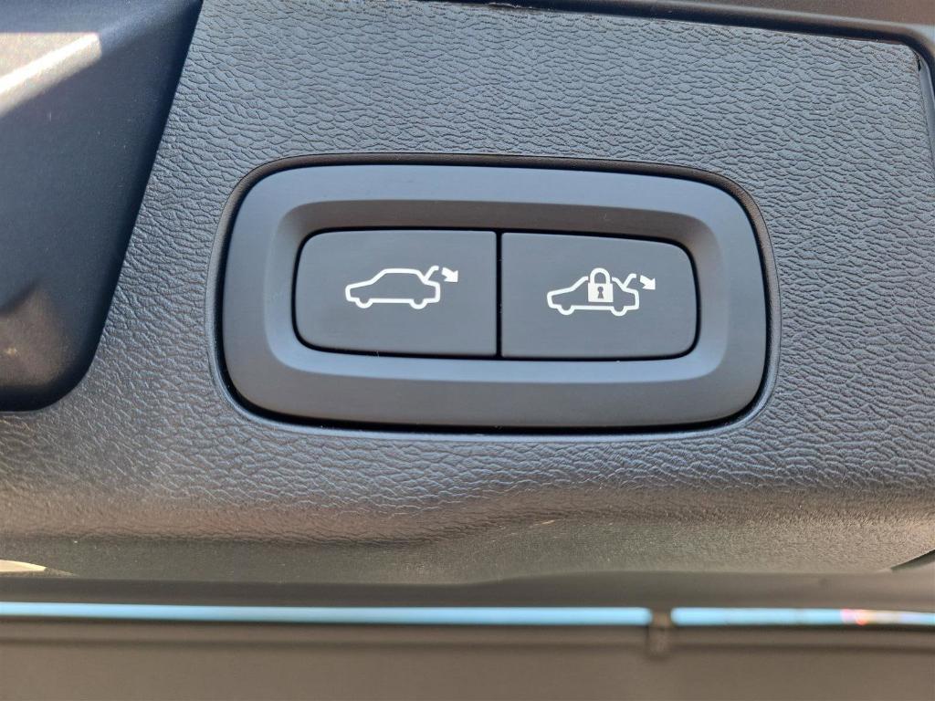 new 2025 Volvo XC60 Plug-In Hybrid car, priced at $66,971