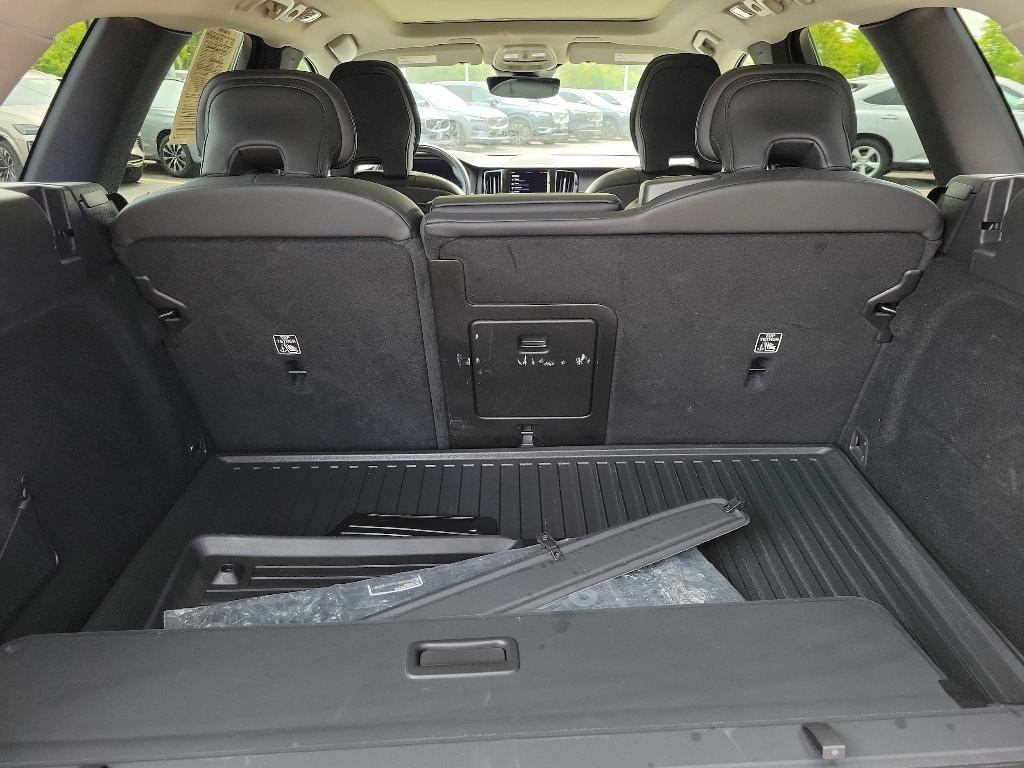 used 2022 Volvo XC60 car, priced at $37,989
