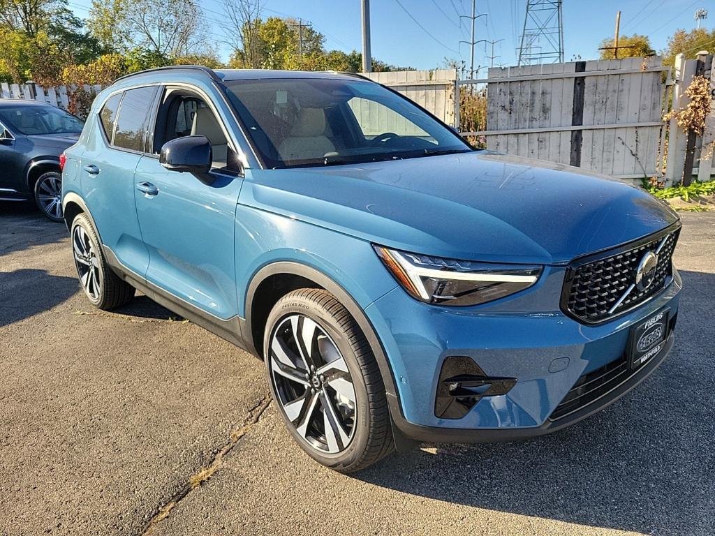 new 2025 Volvo XC40 car, priced at $49,790