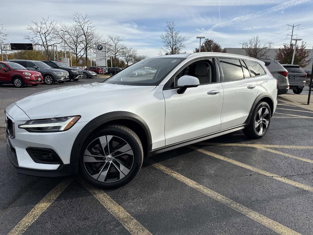 used 2021 Volvo V60 Cross Country car