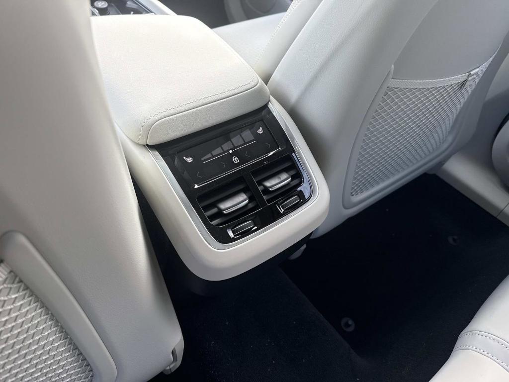 new 2026 Volvo XC60 car, priced at $63,935