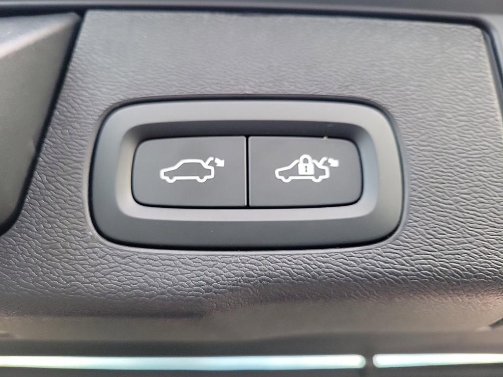 new 2025 Volvo XC60 car, priced at $51,535