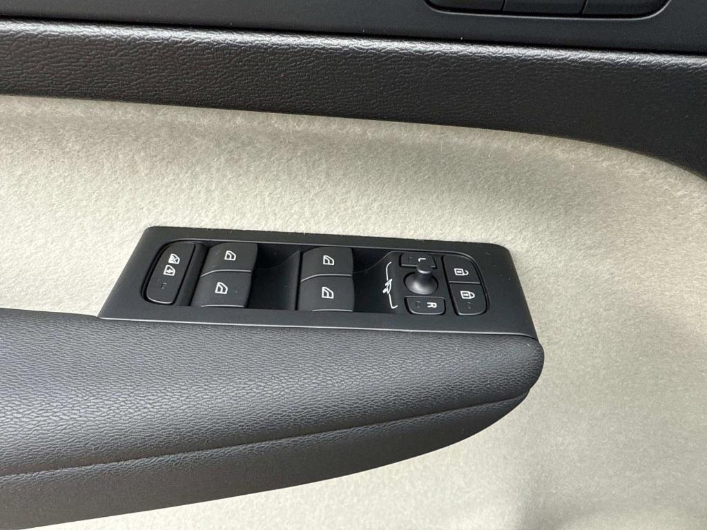 new 2026 Volvo XC40 car, priced at $53,975