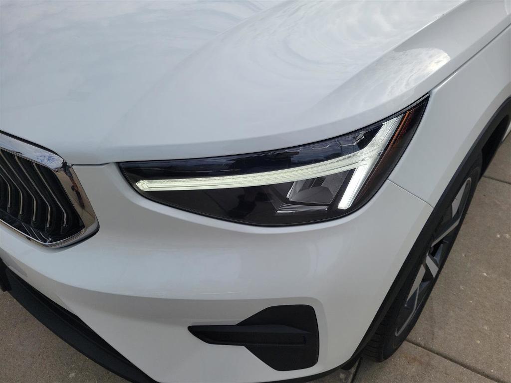 new 2025 Volvo XC40 car, priced at $46,485
