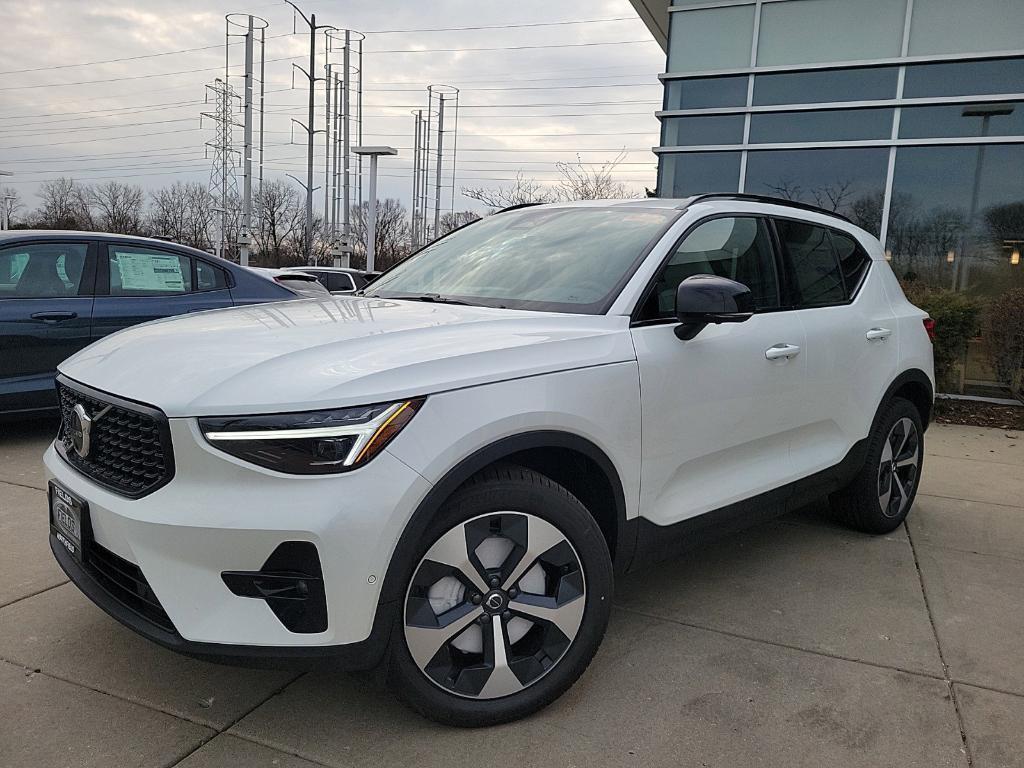 new 2025 Volvo XC40 car, priced at $48,335