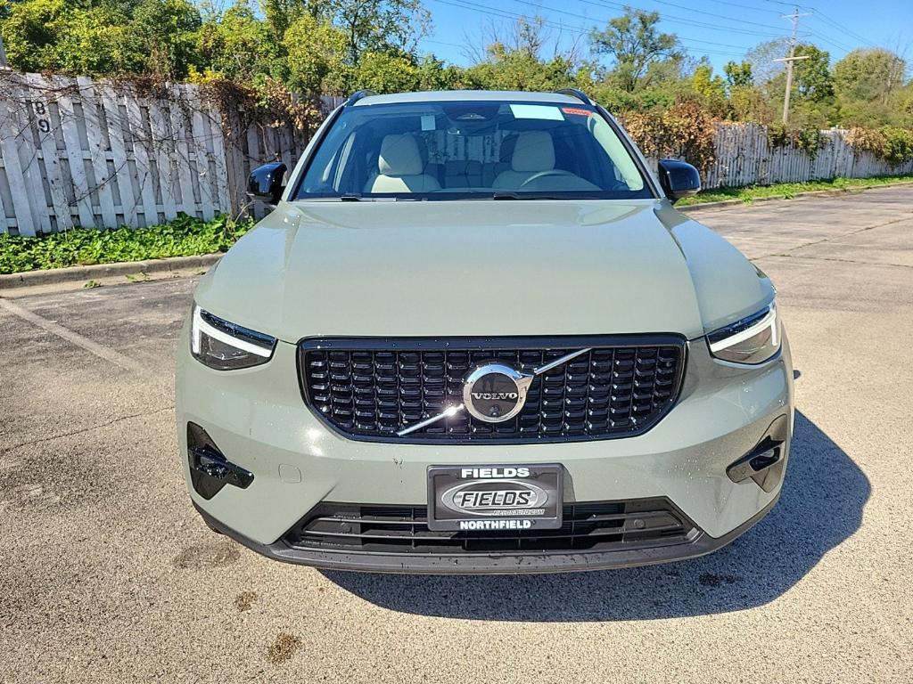 new 2025 Volvo XC40 car, priced at $48,315