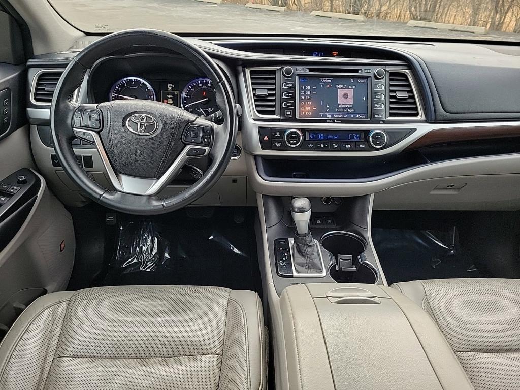 used 2015 Toyota Highlander car, priced at $19,989