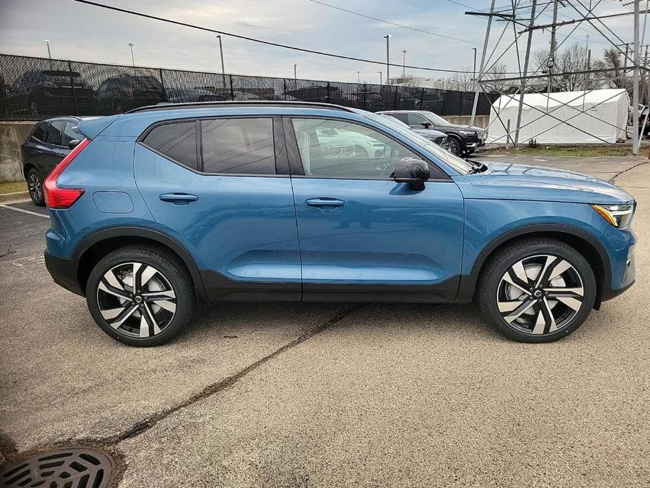 new 2025 Volvo XC40 car, priced at $52,995