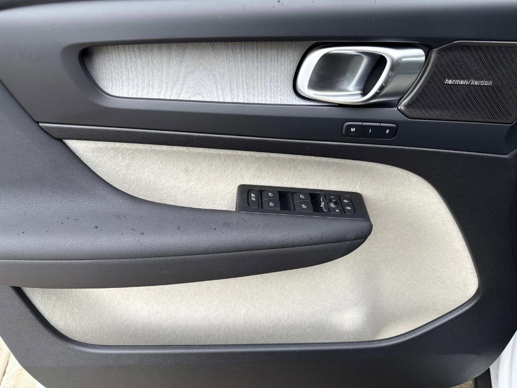 new 2025 Volvo XC40 car