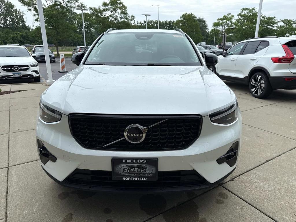 new 2025 Volvo XC40 car