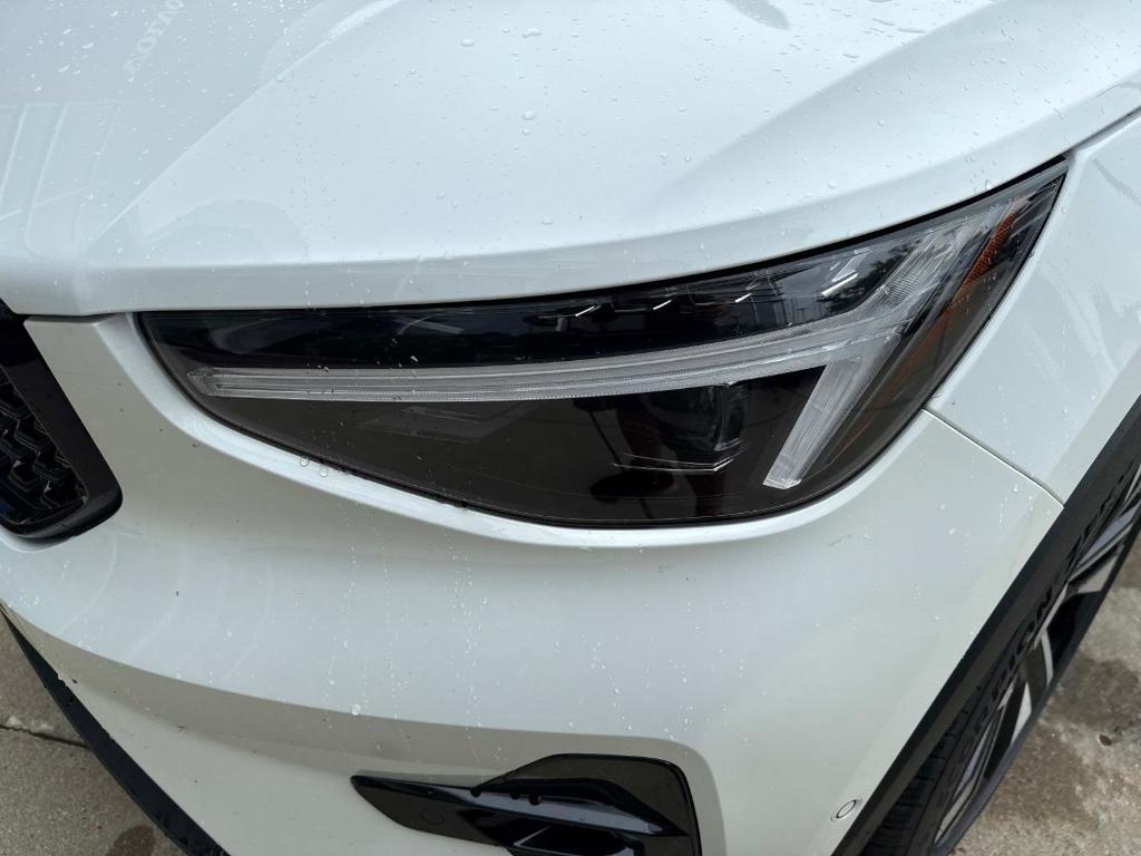 new 2025 Volvo XC40 car