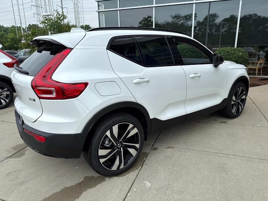 new 2025 Volvo XC40 car
