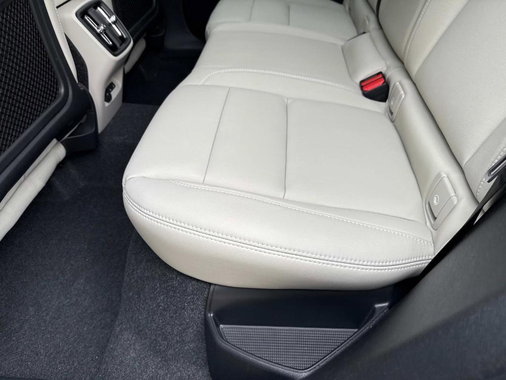 new 2025 Volvo XC40 car