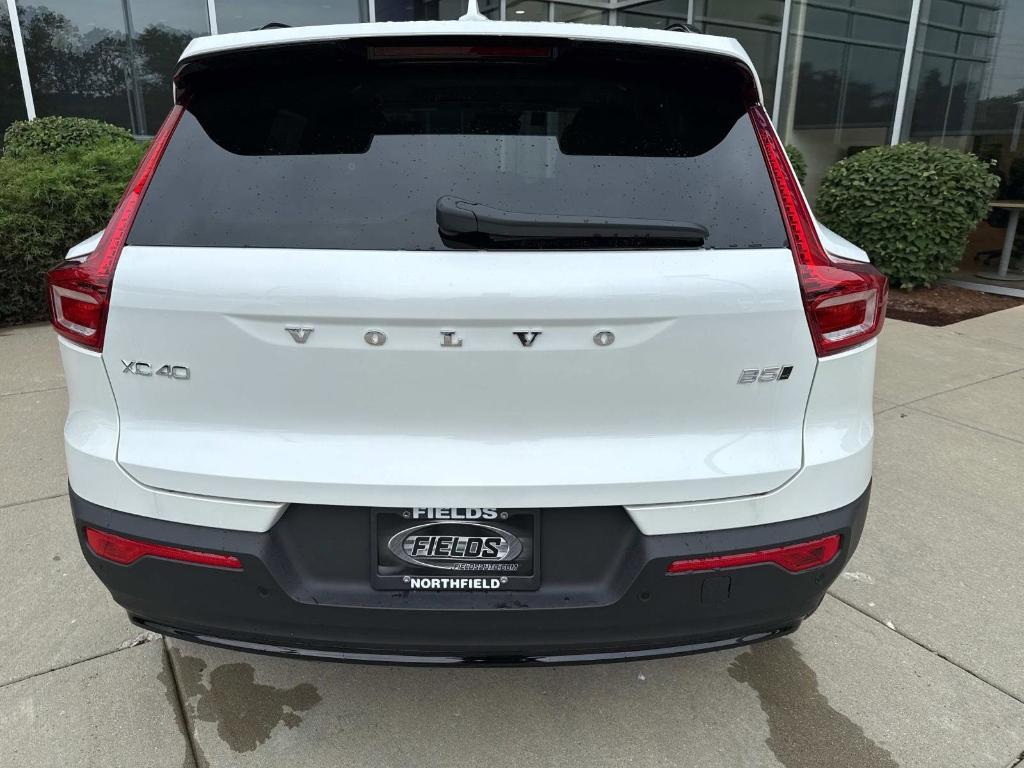 new 2025 Volvo XC40 car