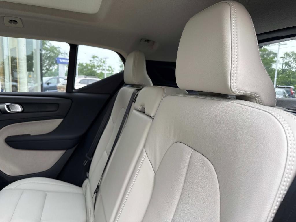 new 2025 Volvo XC40 car