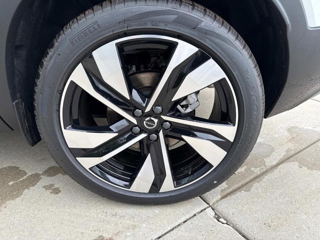new 2025 Volvo XC40 car