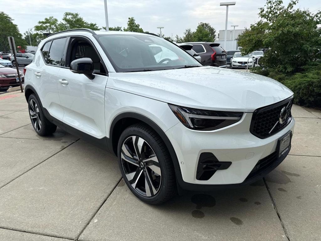new 2025 Volvo XC40 car