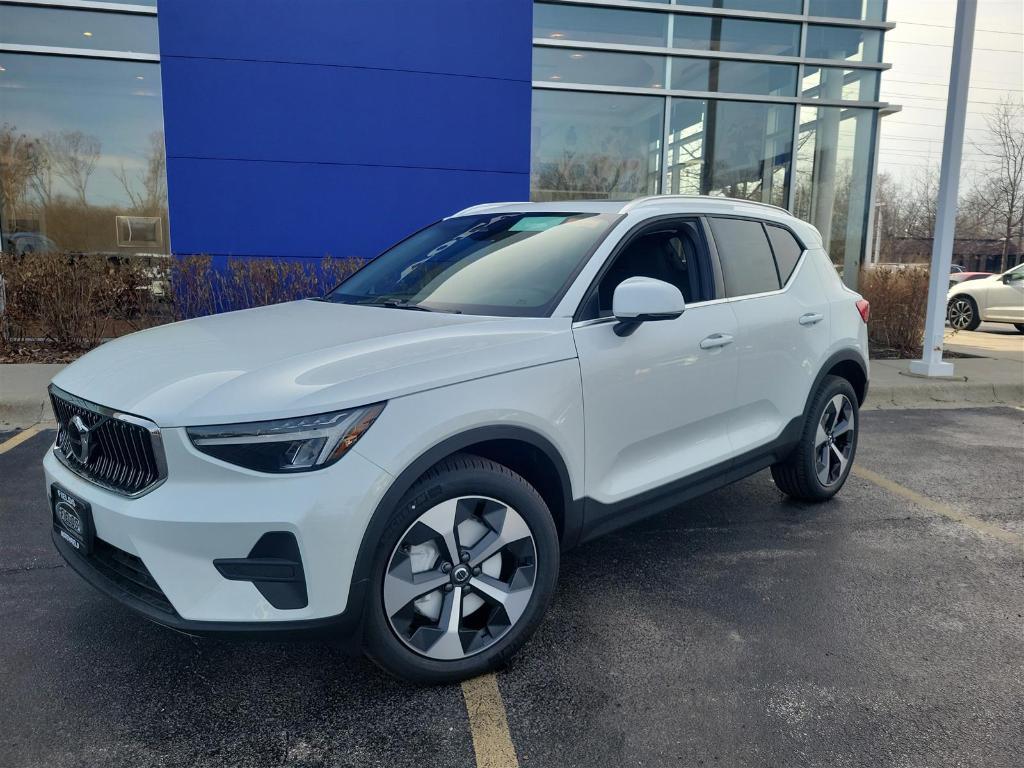 new 2025 Volvo XC40 car, priced at $46,035