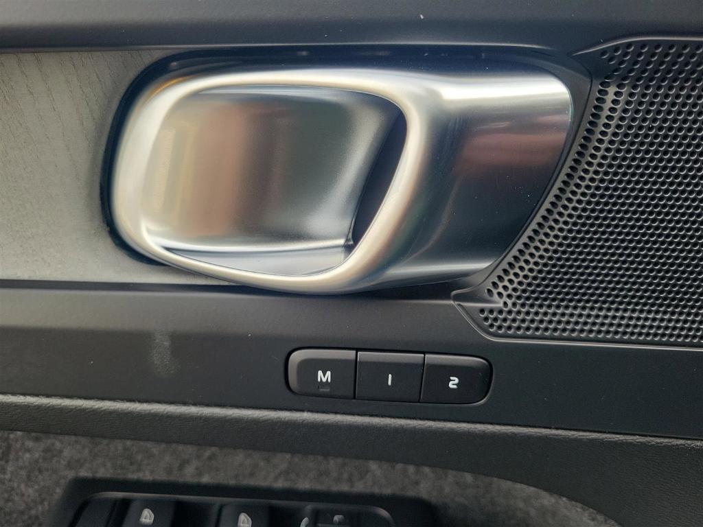 new 2025 Volvo XC40 car, priced at $46,035