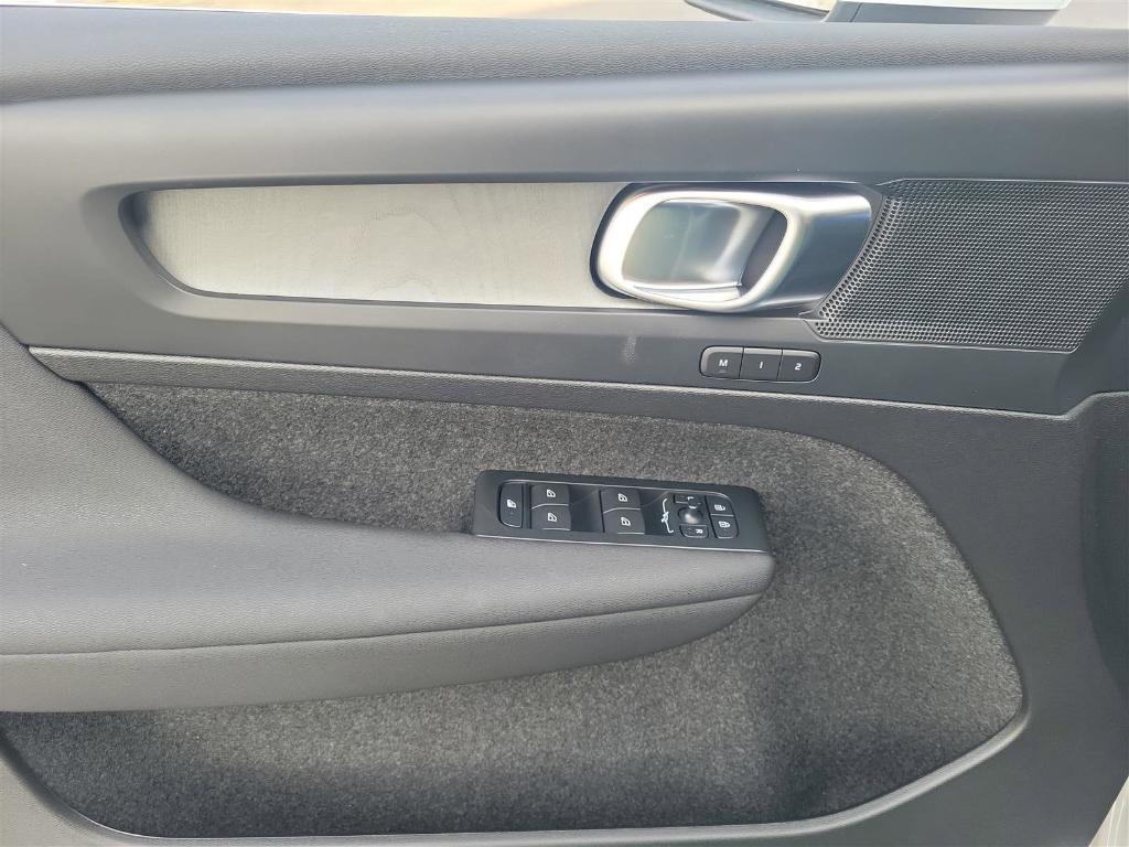 new 2025 Volvo XC40 car, priced at $46,035