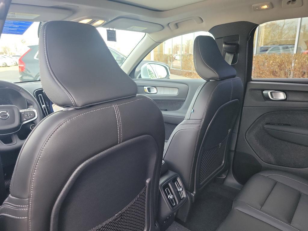 new 2025 Volvo XC40 car, priced at $46,035