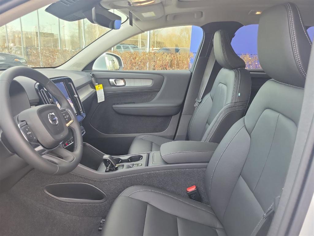 new 2025 Volvo XC40 car, priced at $46,035