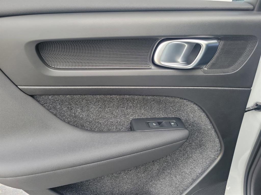 new 2025 Volvo XC40 car, priced at $46,035