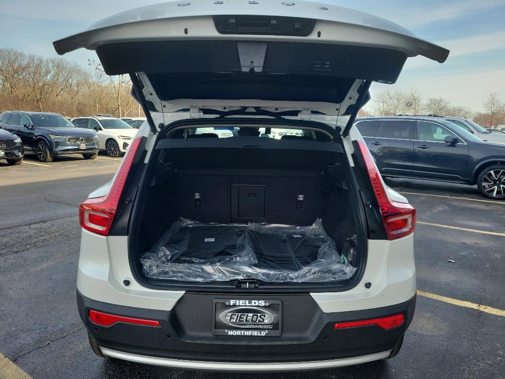 new 2025 Volvo XC40 car, priced at $46,035