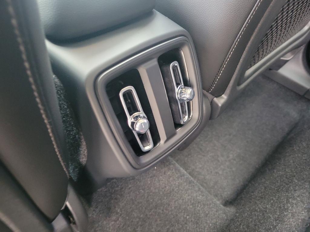 new 2025 Volvo XC40 car, priced at $46,035