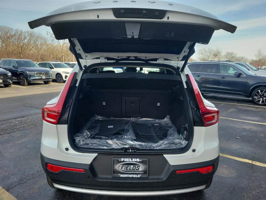 new 2025 Volvo XC40 car, priced at $46,035