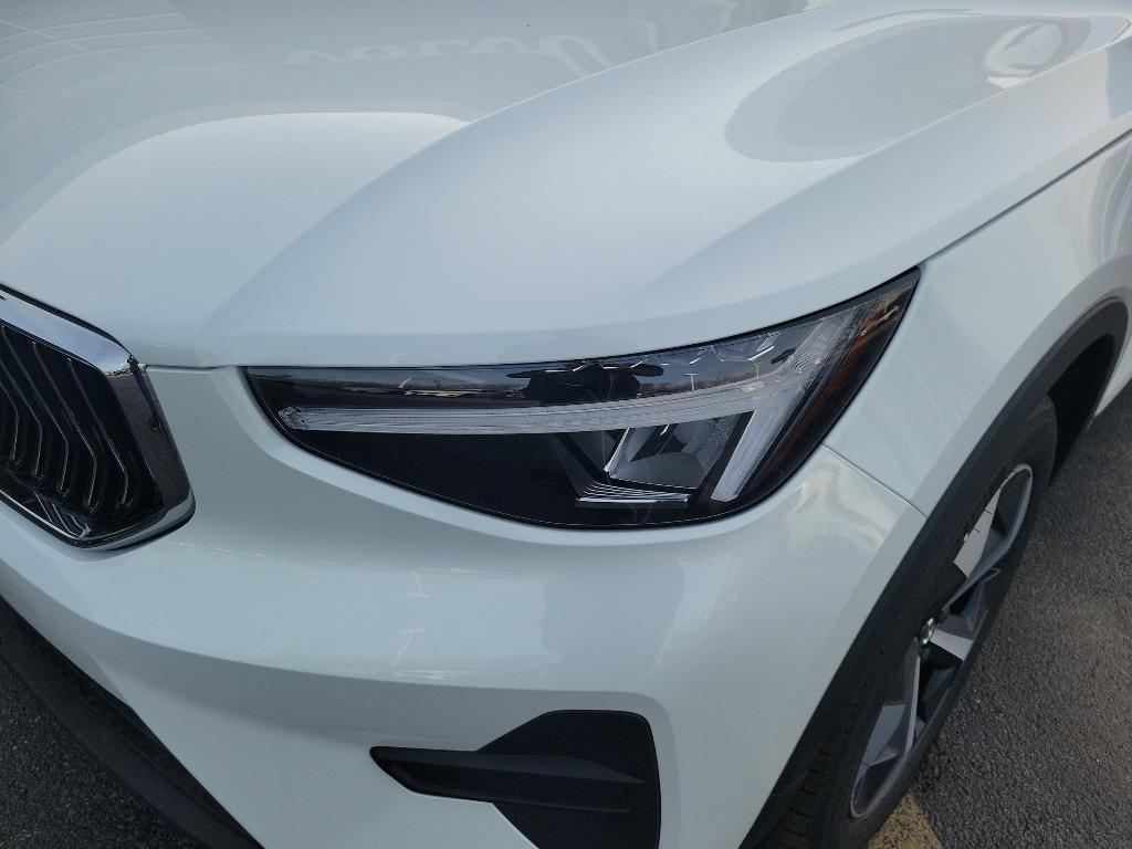 new 2025 Volvo XC40 car, priced at $46,035