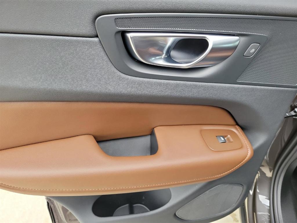 new 2025 Volvo XC60 Plug-In Hybrid car, priced at $67,450