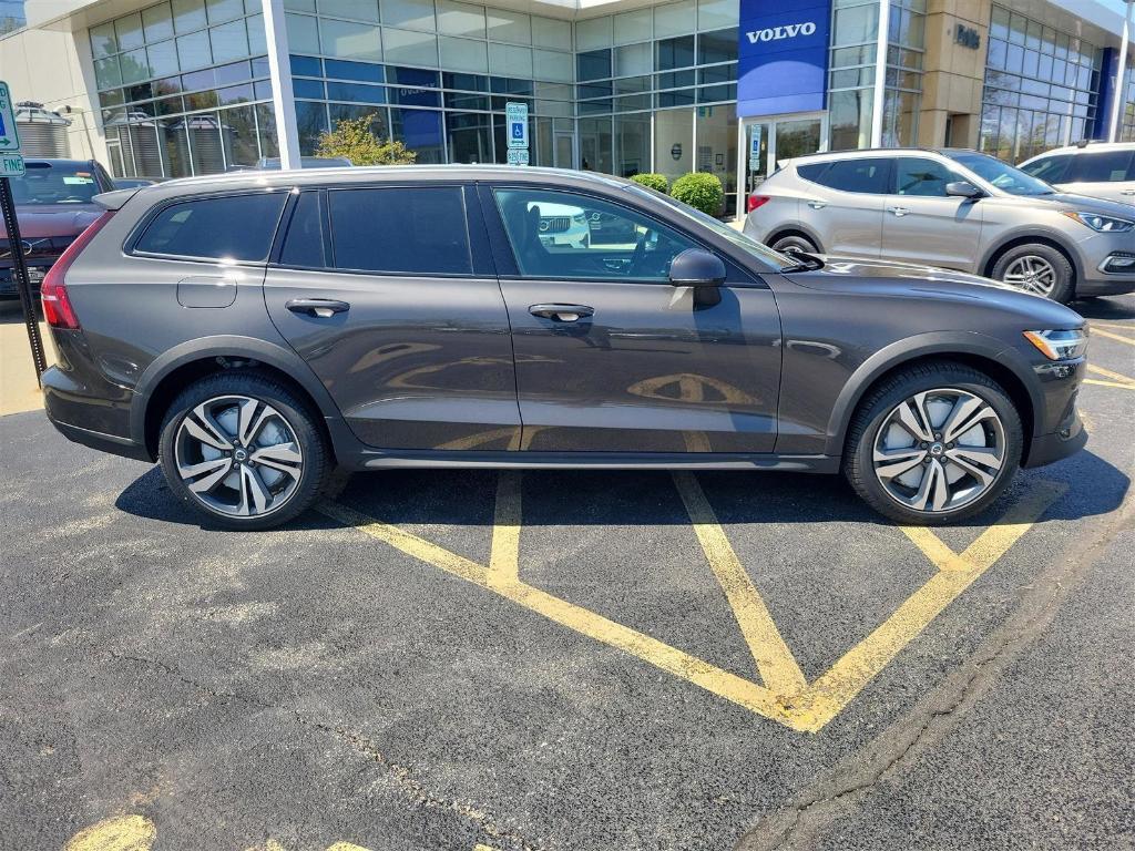 new 2025 Volvo V60 Cross Country car, priced at $54,705