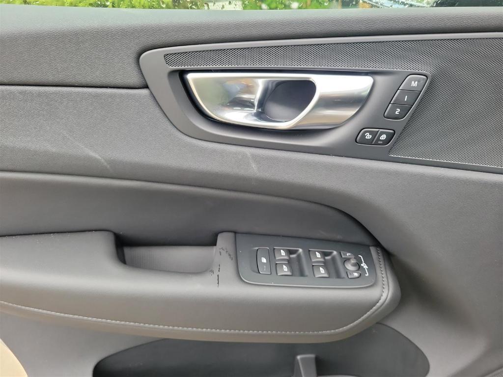 new 2025 Volvo XC60 car, priced at $49,095
