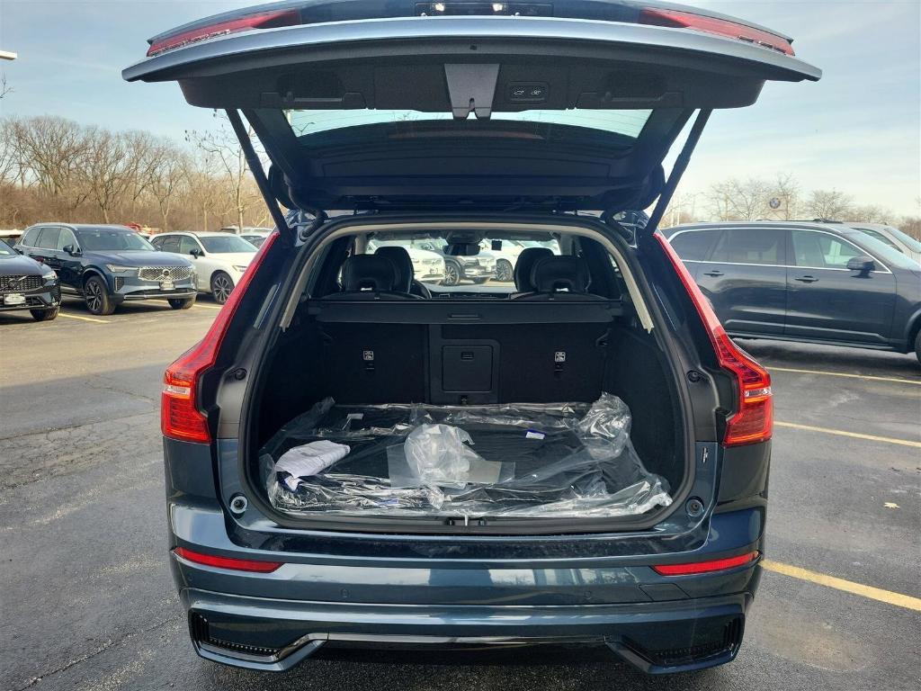 new 2025 Volvo XC60 car, priced at $50,705
