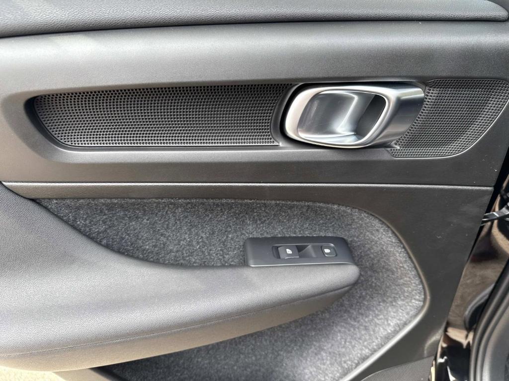 new 2025 Volvo XC40 car, priced at $55,415