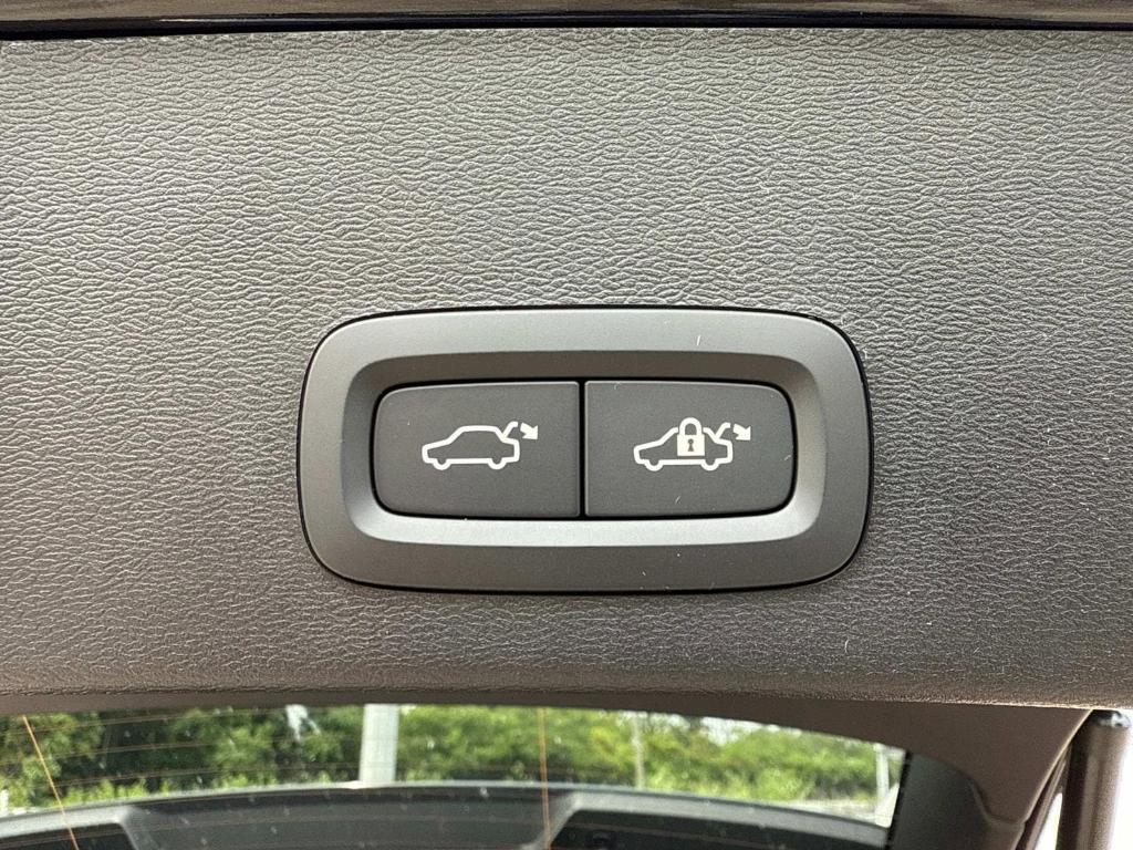 new 2025 Volvo XC40 car, priced at $55,415