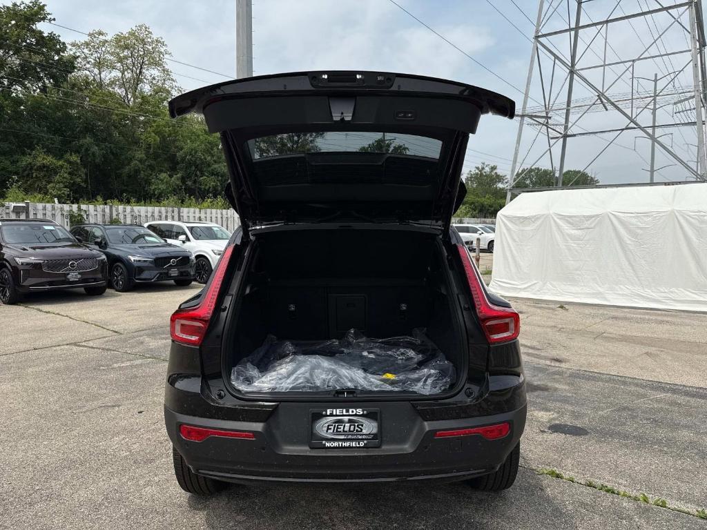 new 2025 Volvo XC40 car, priced at $55,415