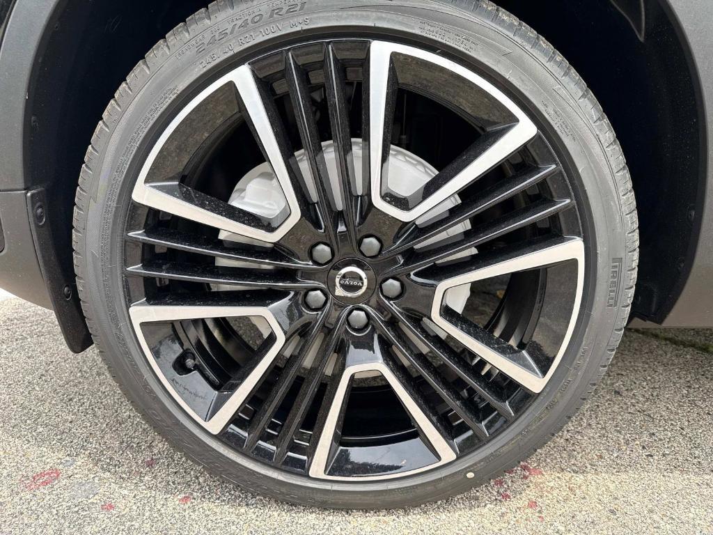 new 2025 Volvo XC40 car, priced at $55,415