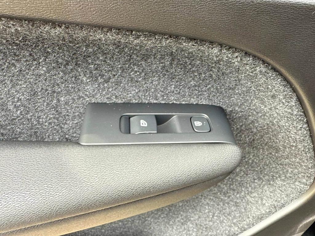 new 2025 Volvo XC40 car, priced at $55,415