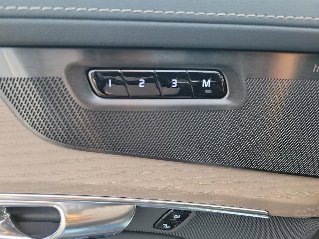 new 2025 Volvo XC90 Plug-In Hybrid car, priced at $78,805