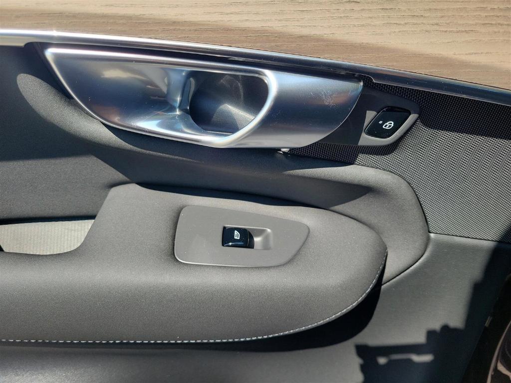 new 2025 Volvo XC90 Plug-In Hybrid car, priced at $78,805