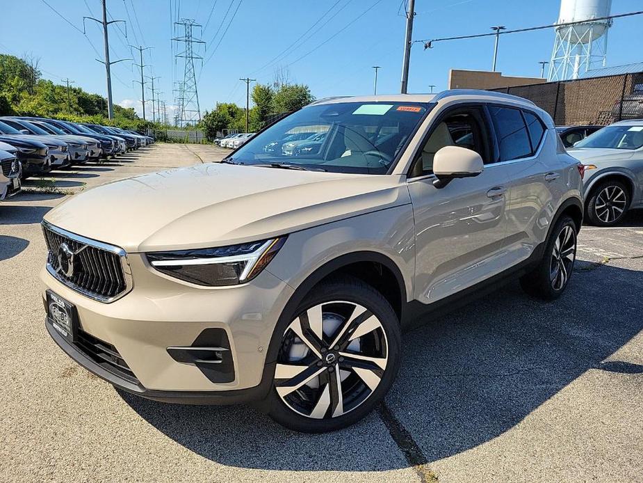 new 2025 Volvo XC40 car, priced at $50,025